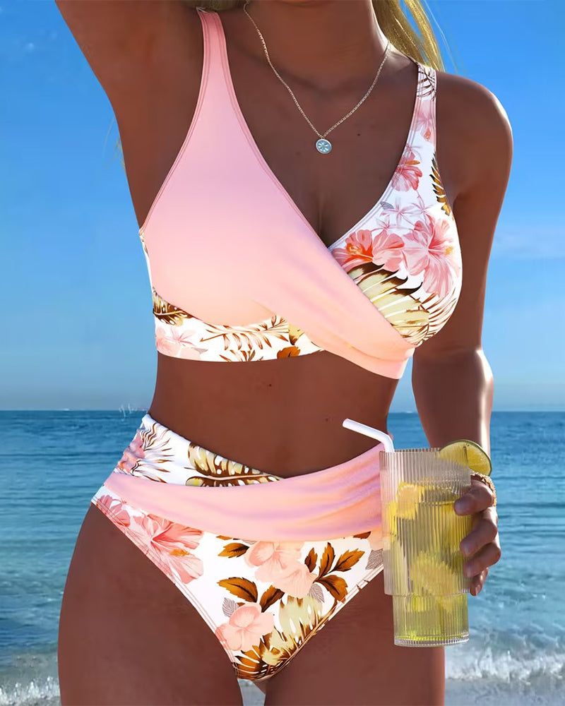 Zestaw Bikini z Kwiatowym Wzorem i Rozcięciem