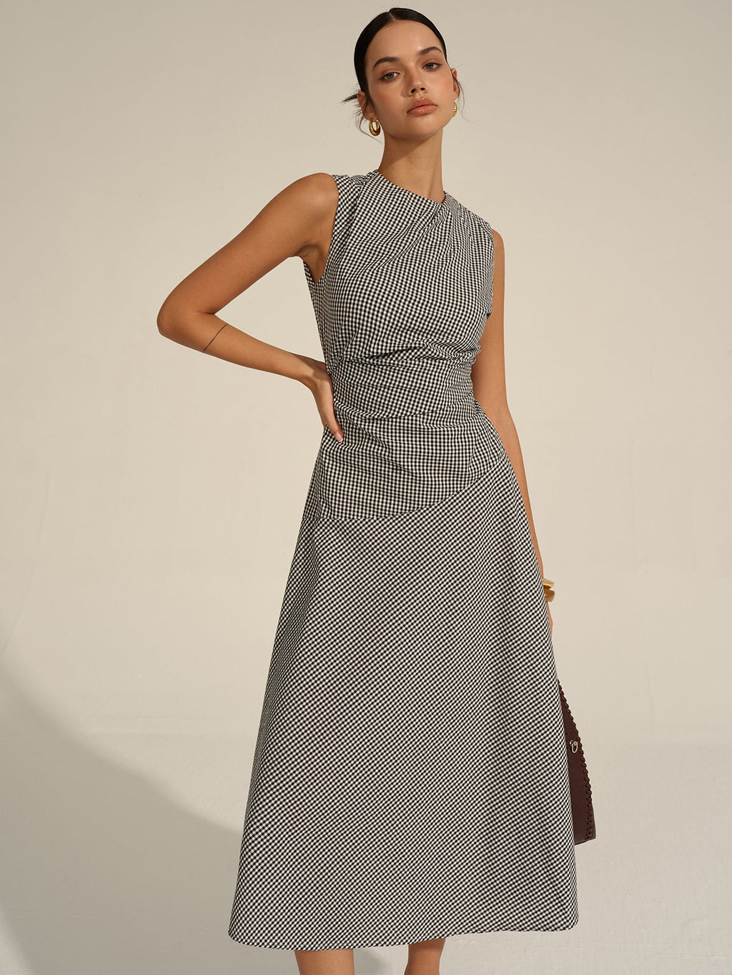 Elegancka Midi Sukienka Milano z Fasonem w Talii