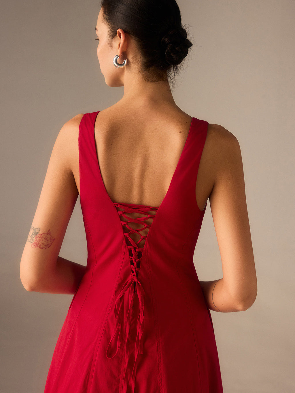 Czerwona Sukienka Midi Crimson Grace