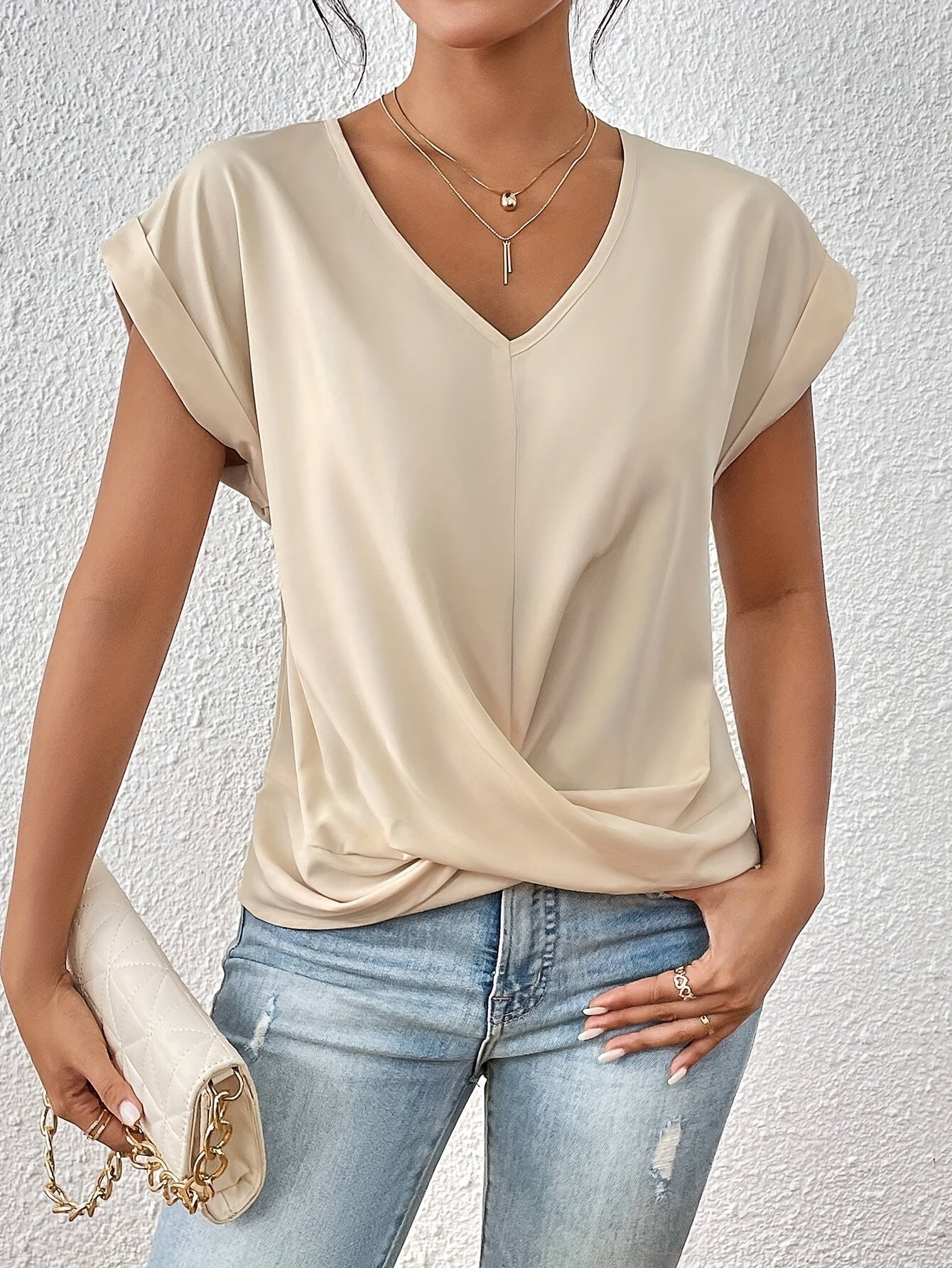 Cleo™ | Casual T-shirt z dekoltem w kształcie serca